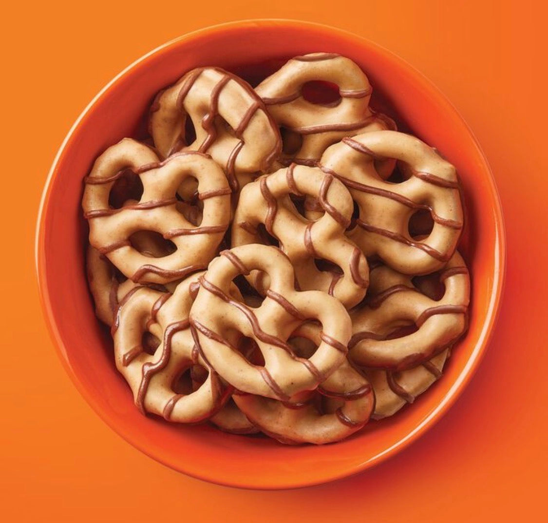 SHIPS COOL! Reese's Milk Chocolate Peanut Butter Dipped Pretzels 16oz Candy Tin